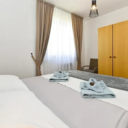 Apartment Fuer 7 Personen Ca 100 Qm In Fazana, Istrien Istrische Riviera *
